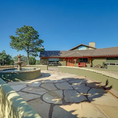 Scenic Vacation W/ Views + Hot Tub