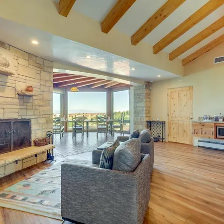 Holiday home Scenic Vacation W/ Views + Hot Tub *