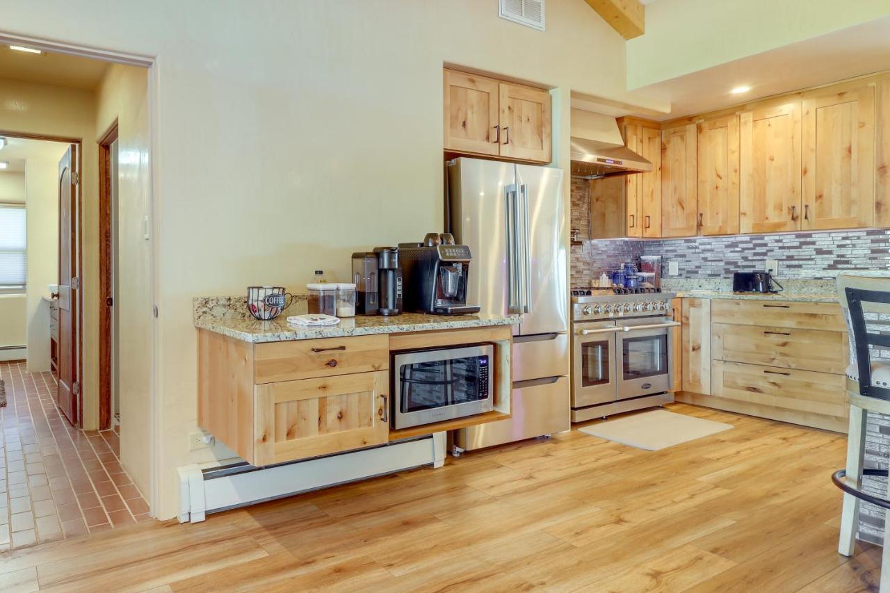 Scenic Vacation With Views And Hot Tub Santa Fe