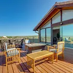 Scenic Vacation W/ Views + Hot Tub Holiday home *