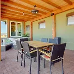 Holiday home Scenic Vacation W/ Views + Hot Tub