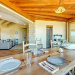 Holiday home Scenic Vacation W/ Views + Hot Tub
