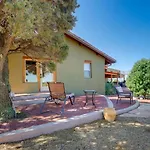 Holiday home Scenic Vacation W/ Views + Hot Tub *