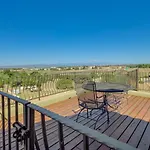 Scenic Vacation W/ Views + Hot Tub Holiday home
